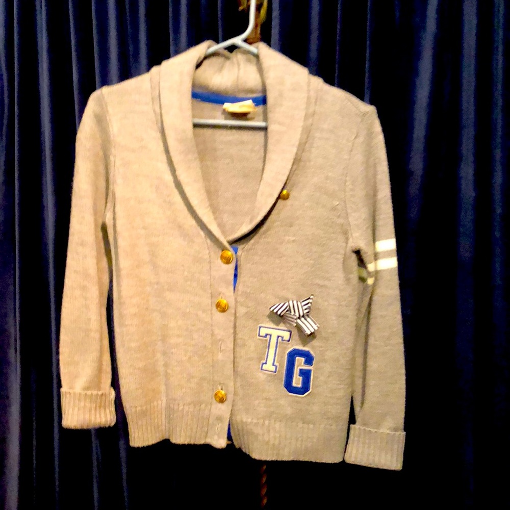 Tommy Girl letter sweater grey with ribbon and letter patch gold buttons shawl